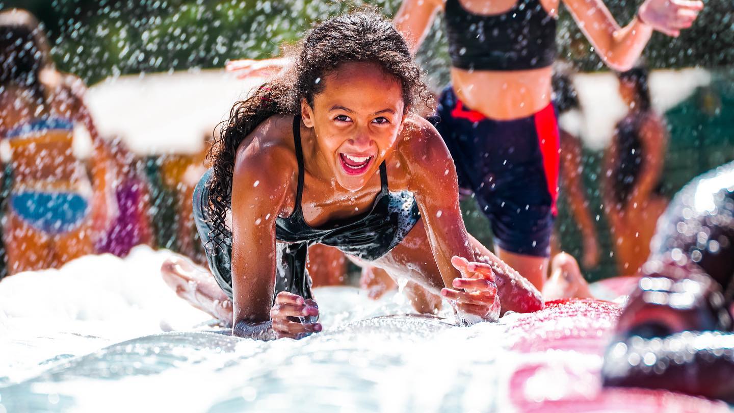 Camps de basket à Hagetmau, activités, ventriglisse, basket, smile, enfants, colonie de vacances