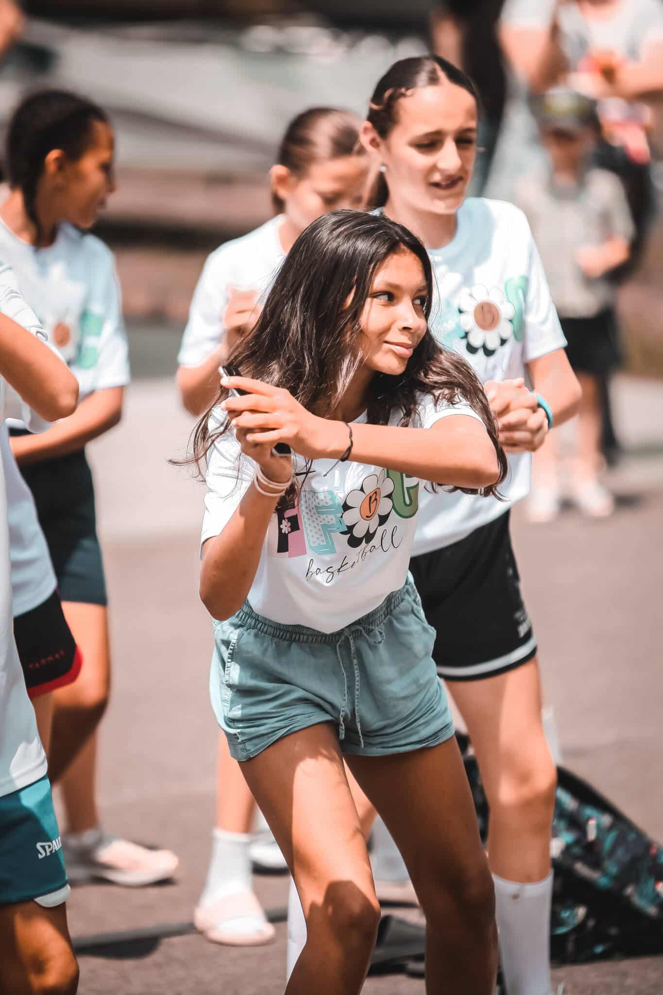 Ambiance Soustons, camps de basket FFBC, smile, danse