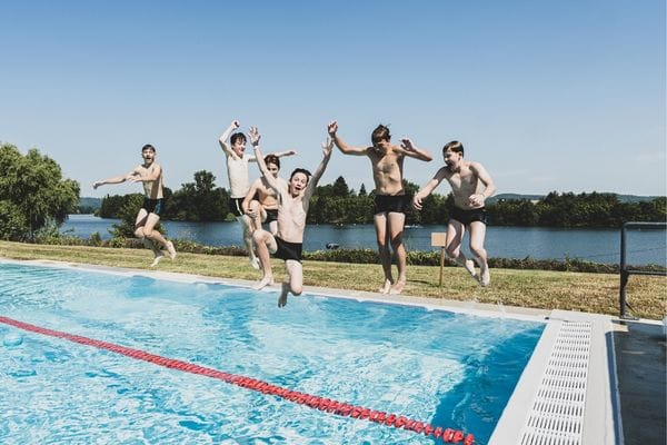 Piscine au Temple sur Lot